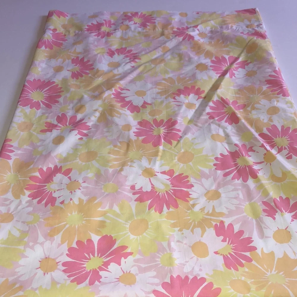 Pequot Floral Pillowcase Set 1970s Pink and Yellow Daisies Pequot Pillowcase
